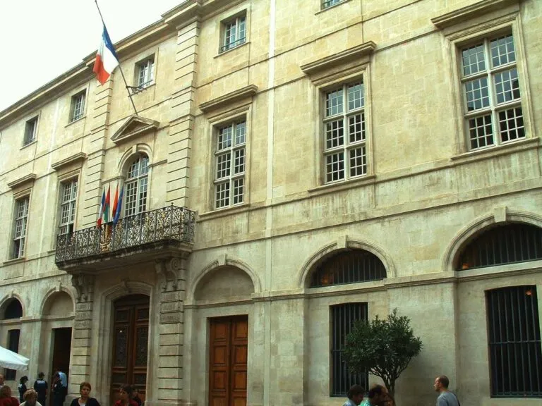 Nîmes (30900)